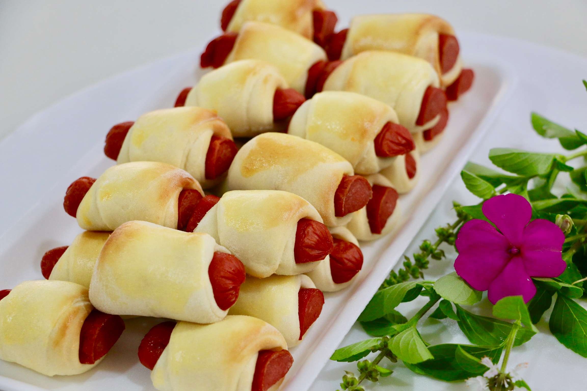 Salgado assado de salsicha